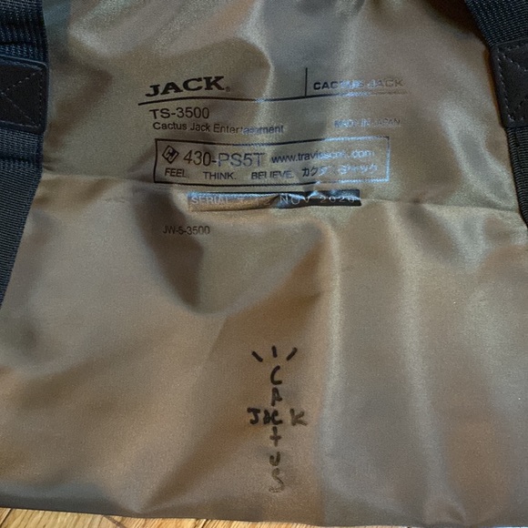 Travis Scott duffel bag - Picture 2 of 4